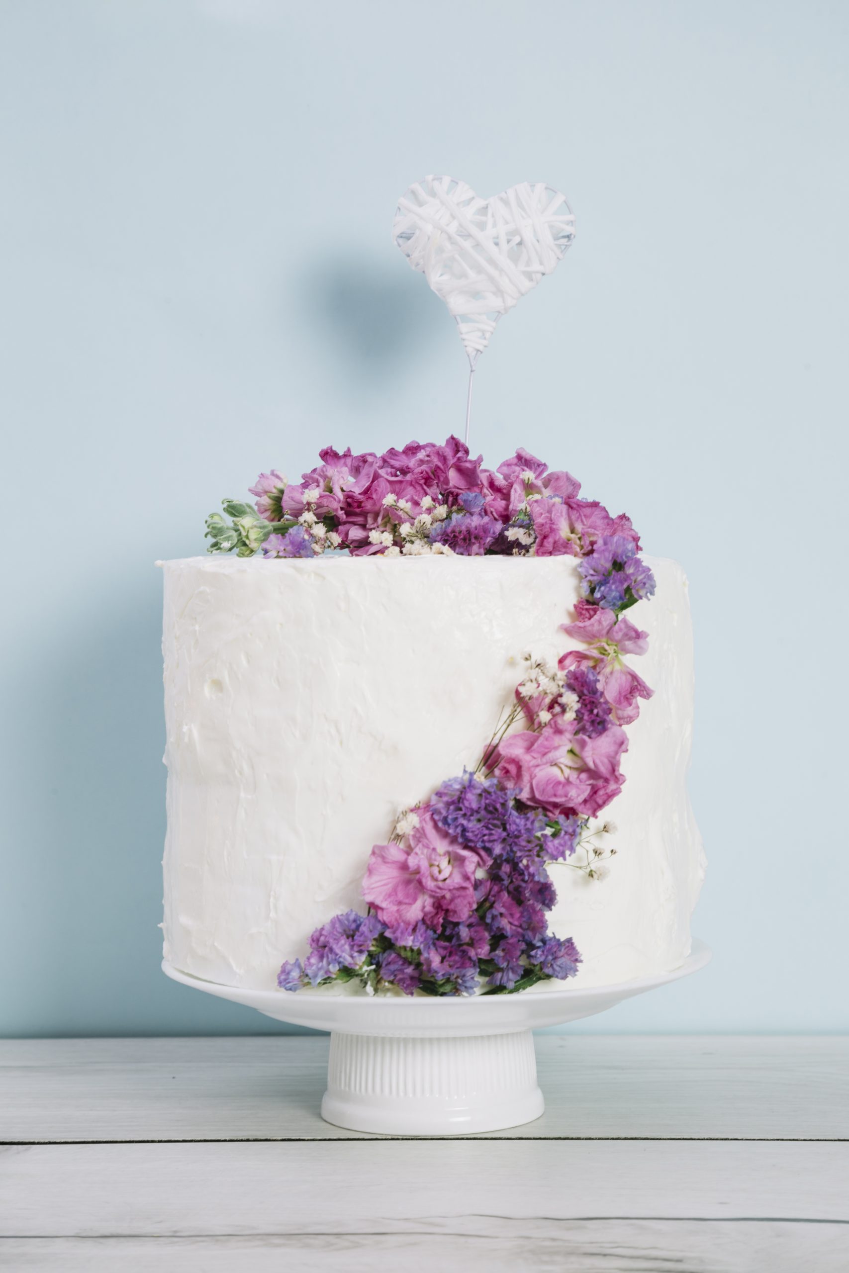best birthday cakes in Abu Dhabi with birthday flowers