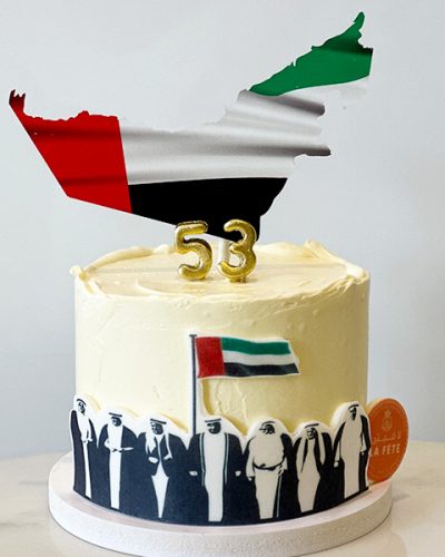 cream cake with use flag design